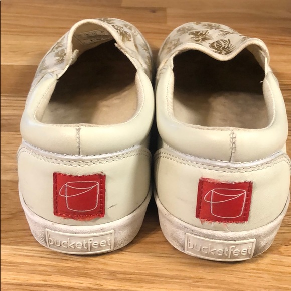 Bucket feet pineappleaid white and gold slip on’s - Picture 9 of 10